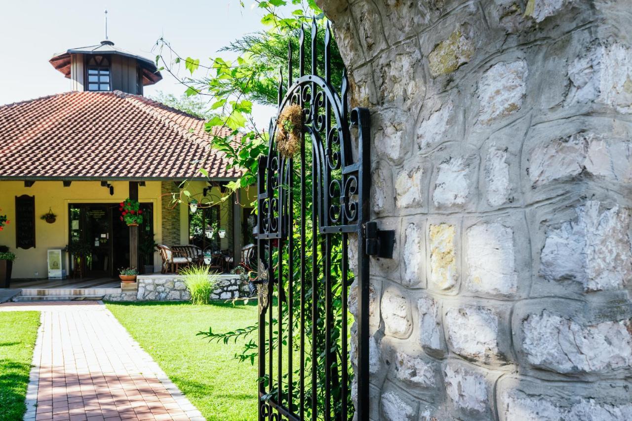 Atos Srebrno Jezero - Villa And Restaurant Veliko Gradište Екстериор снимка