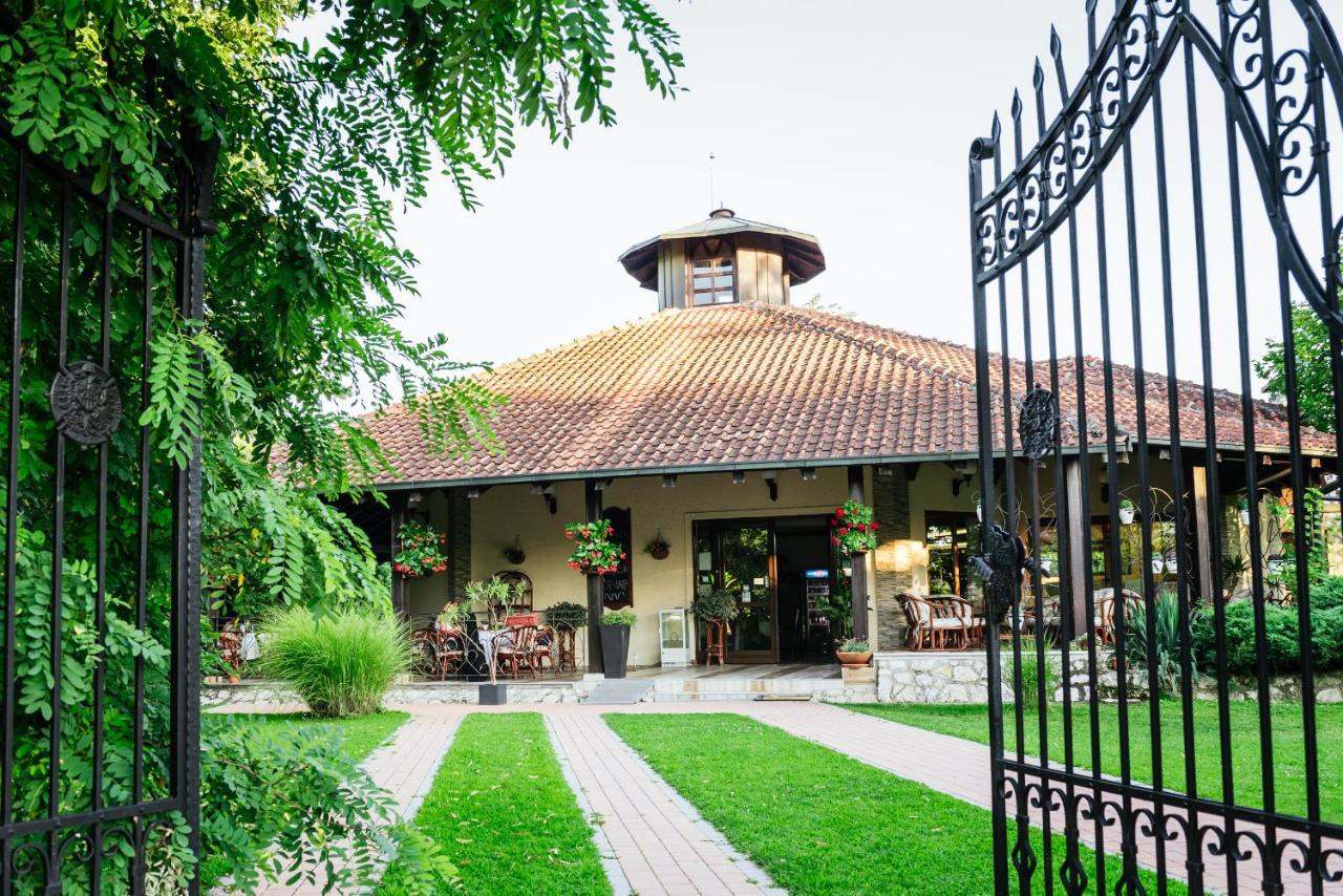 Atos Srebrno Jezero - Villa And Restaurant Veliko Gradište Екстериор снимка